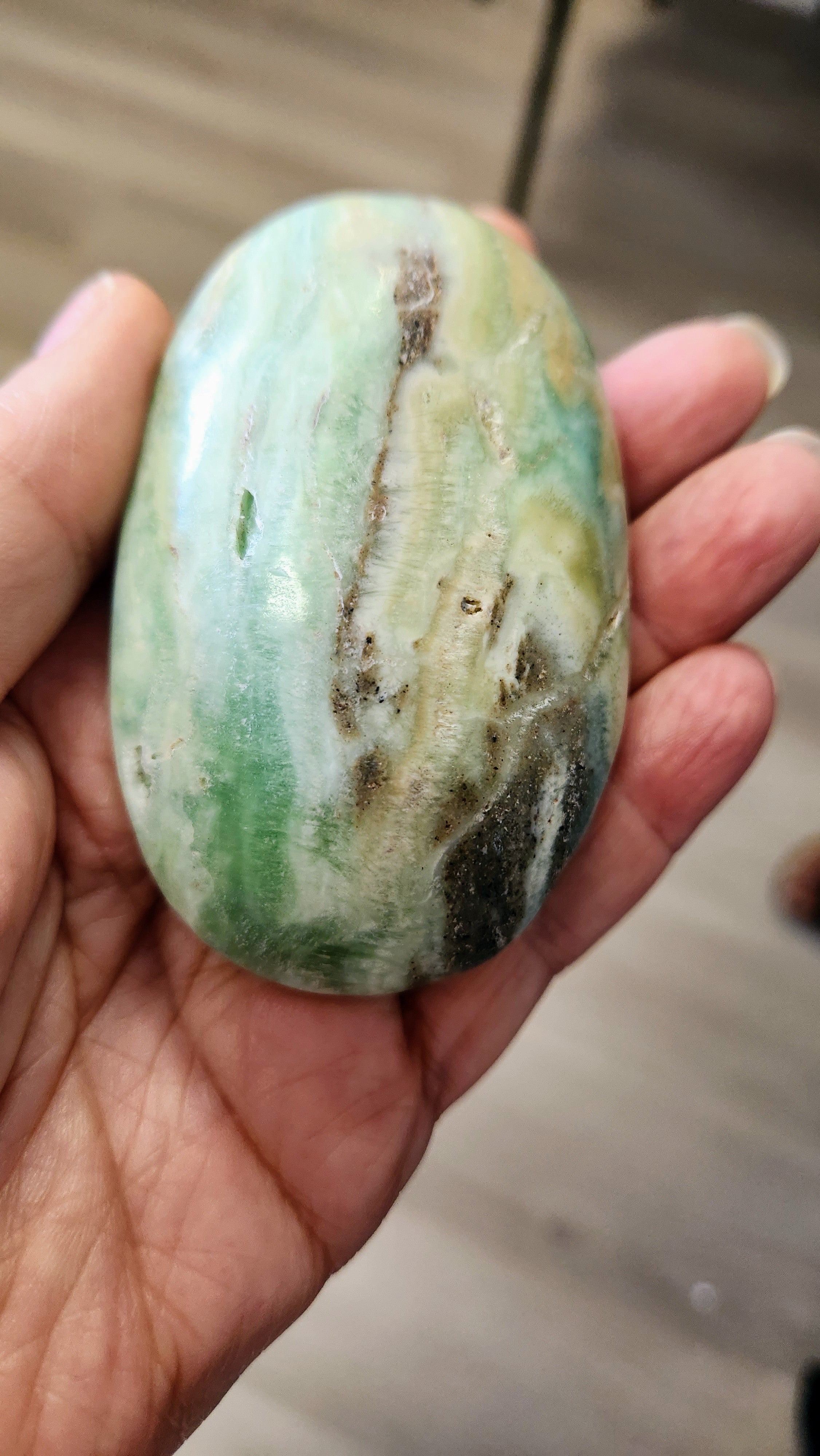 Kiwi Calcite Palm